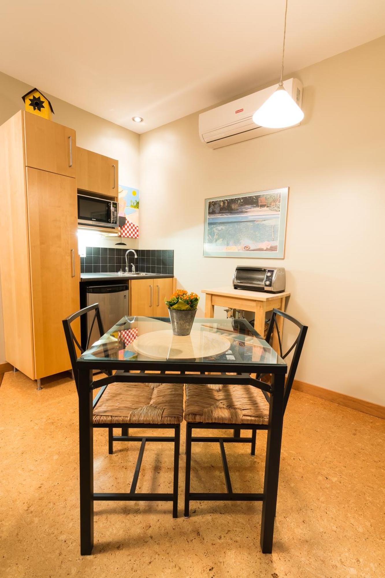 Cormier'S Studio Guest Suites Penticton Kültér fotó