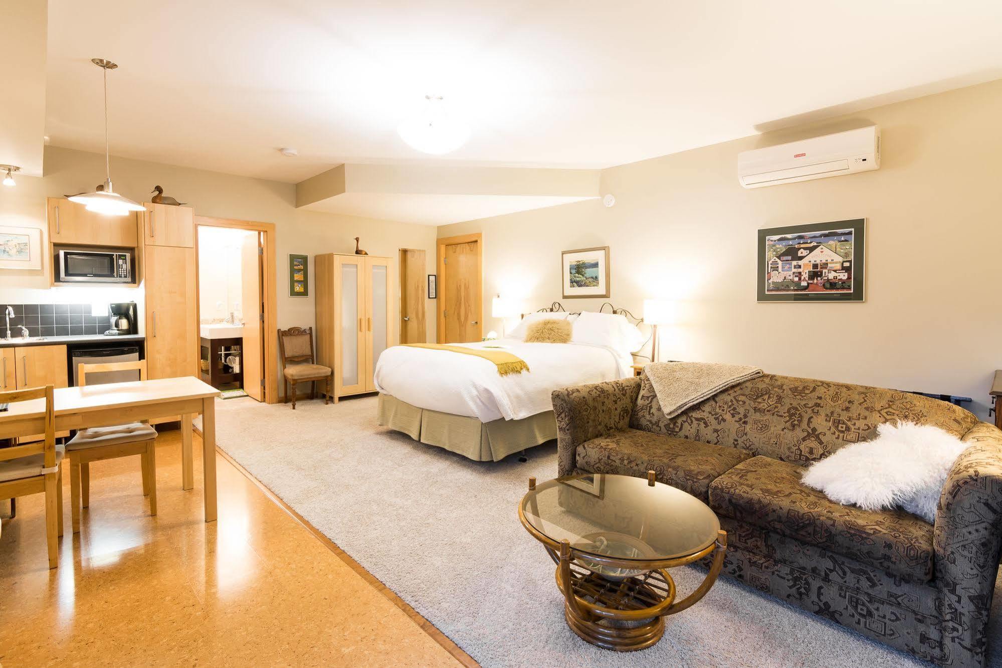 Cormier'S Studio Guest Suites Penticton Kültér fotó