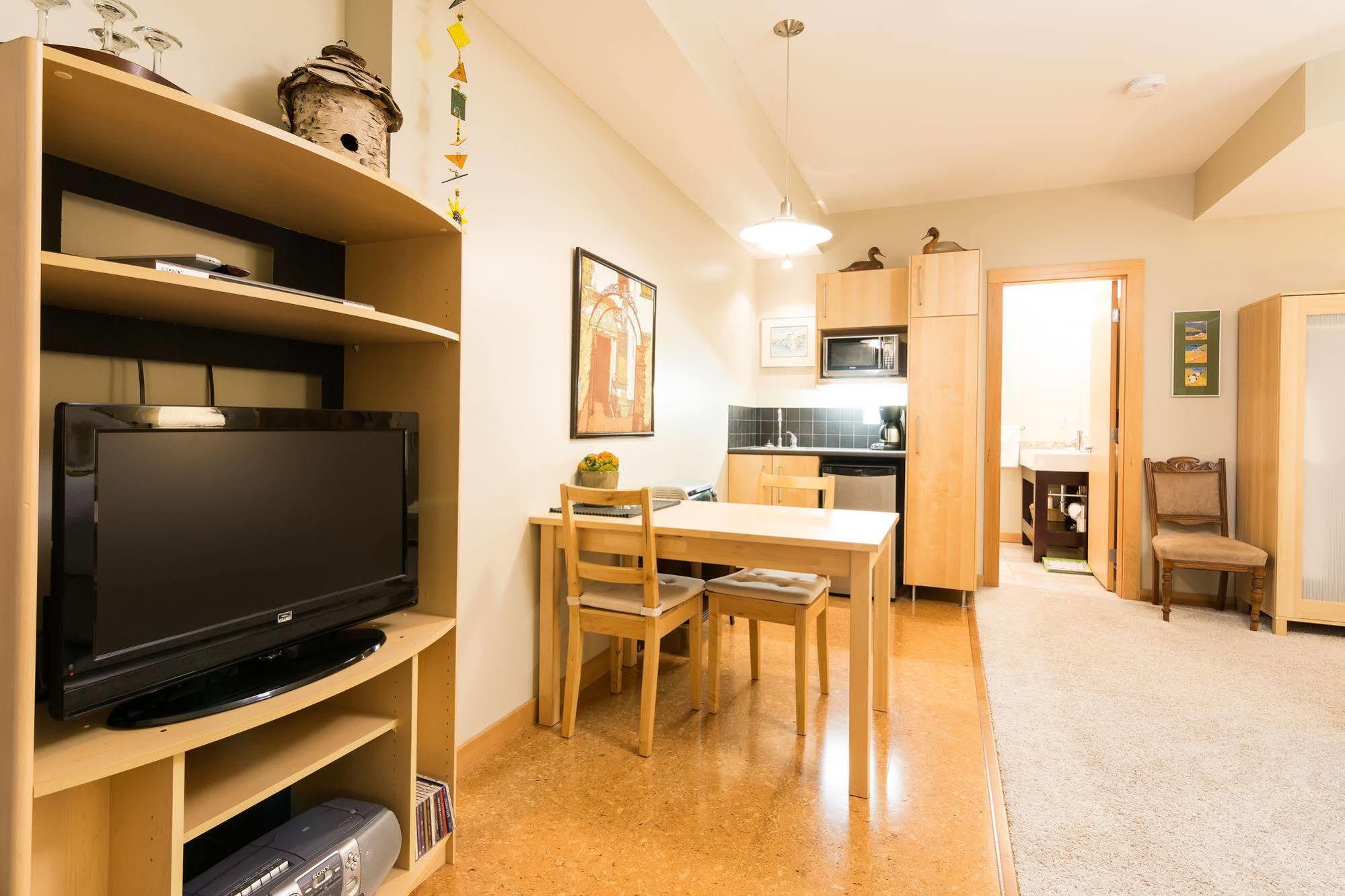 Cormier'S Studio Guest Suites Penticton Kültér fotó